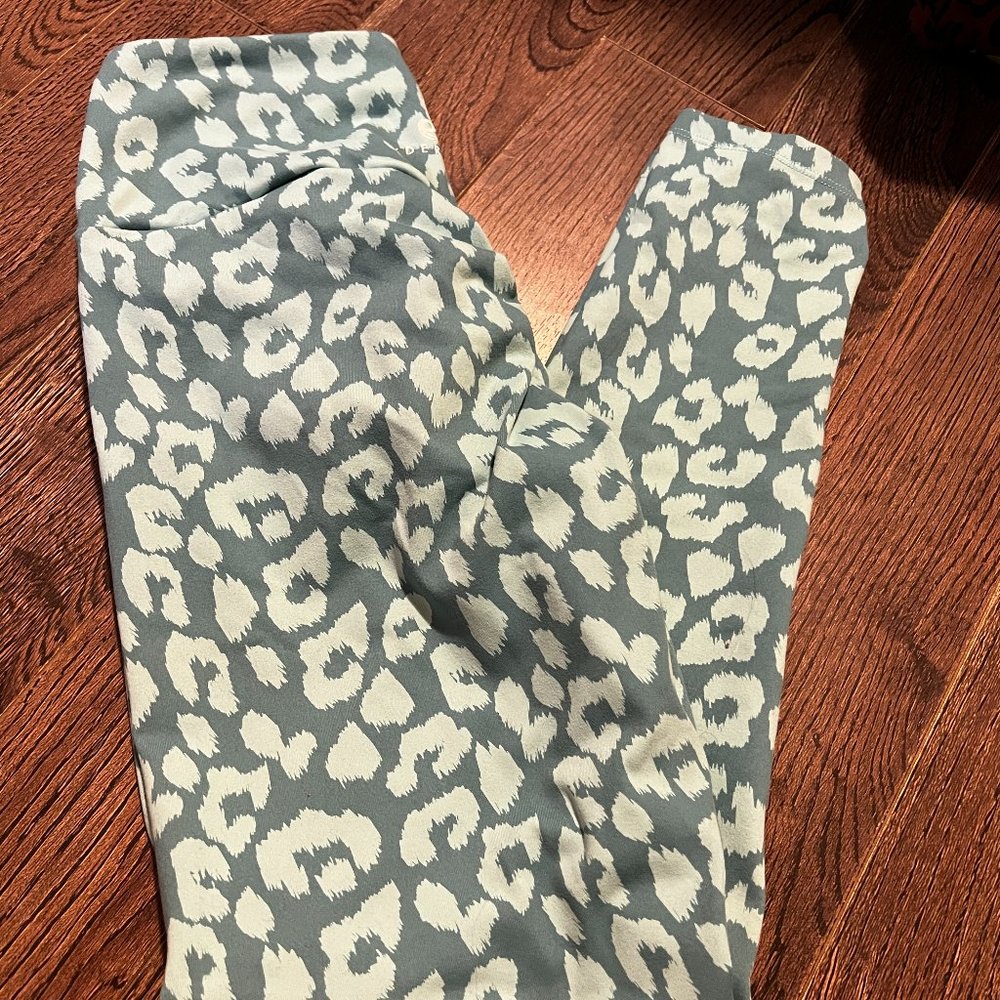 Ryderwear Instinct Scrunch Bum Leggings - Size L - Teal Leopard